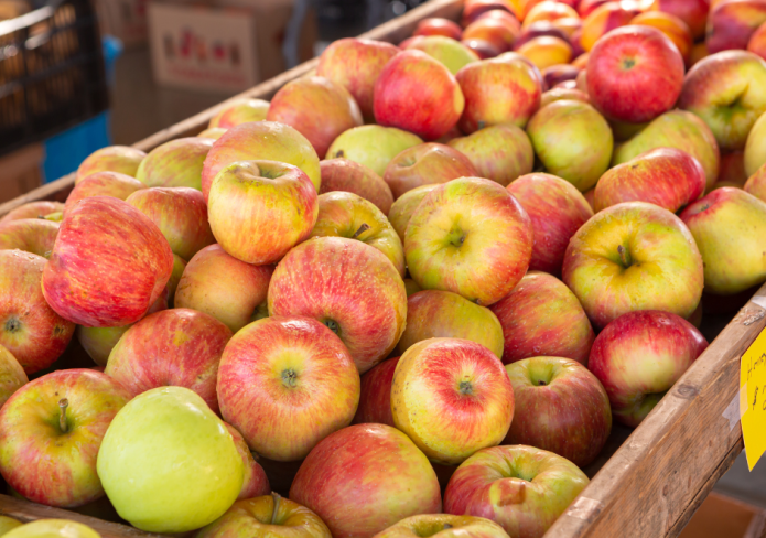honeycrisp apple at farmer's market