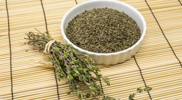 dried thyme and fresh thyme herb