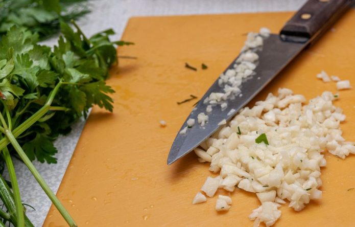 chopped garlic