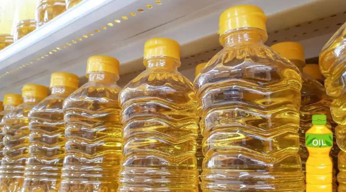 Grocery store shelf full of vegetable oil, and example of a neutral oil.