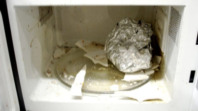 improper use of aluminum foil in microwave and results